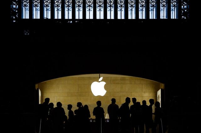 Apple sobe mais de 2% depois de cair durante cinco dias