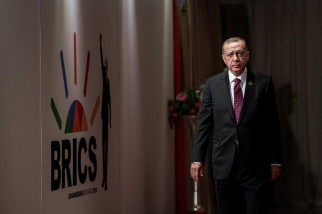Lira em mínimos e juros em nível recorde deixam Turquia no olho do furacão