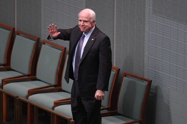 De prisioneiro de guerra a conciliador: como McCain ajudou o Vietname a sair da pobreza 