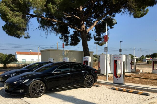 Super-carregadores da Tesla chegam a Alcácer do Sal