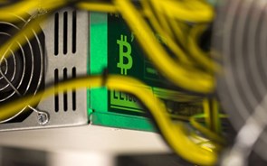 Bitcoin em queda livre após alerta da China