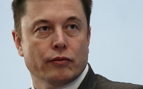 Tesla desilude apesar de primeiros lucros anuais