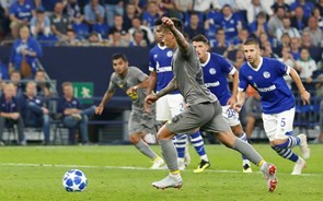 Acções do FC Porto sobem mais de 3% após empate com o Schalke