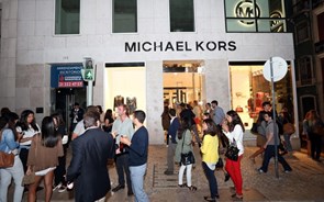 Michael Kors próxima de acordo para comprar a Versace