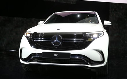 SUV eléctrico da Mercedes leva acções da Tesla para mínimos de Maio