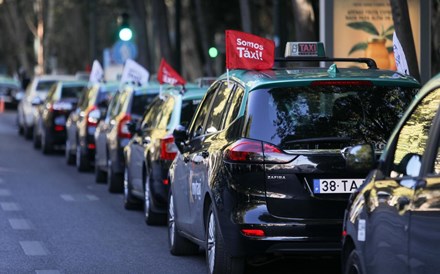 Táxis permanecem na Avenida da Liberdade pelo terceiro dia consecutivo