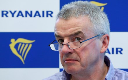 Ryanair reconhece que tem 1.500 trabalhadores a mais e diz que cortes são 'inevitáveis'