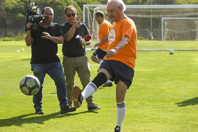 Rui Rio entra em jogo de futebol a dizer para não se chamar 'rentrée' a Pontal