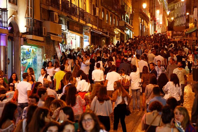 Consumo das famílias trava para mínimos de cinco anos