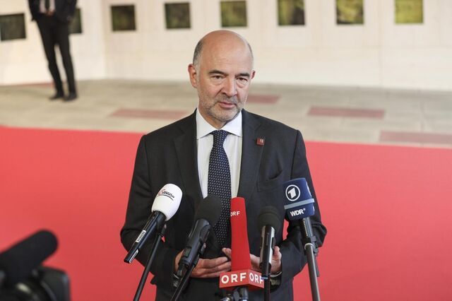 Moscovici vê 'um bom sinal' na redução da previsão do défice italiano após 2019
