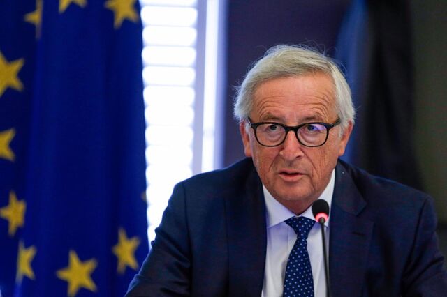 Juncker diz não ter problemas de consciência em relação a Itália e lança novos avisos