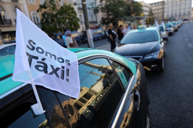 Taxistas de outras cidades começaram a juntar-se ao protesto em Lisboa