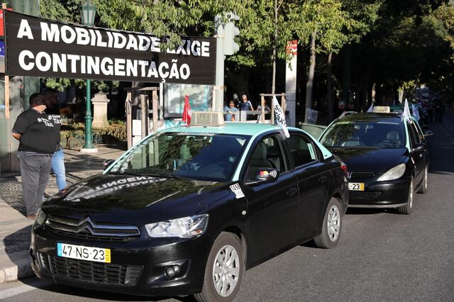Marcelo aguarda 'equilíbrio justo' entre sector do táxi e plataformas electrónicas