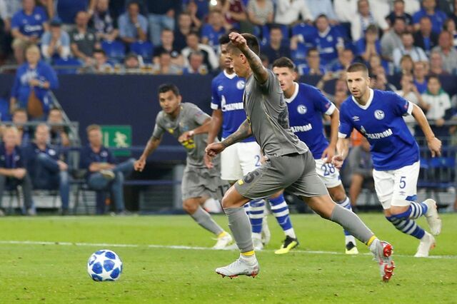 Acções do FC Porto sobem mais de 3% após empate com o Schalke