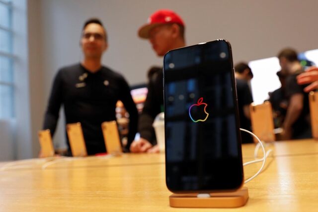 Encomendas de iPhone para a China afundam 20%. Huawei dispara