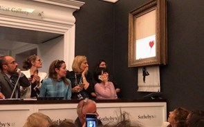 Banksy alcança novo recorde em leilão com 22 milhões de euros por obra autodestruída