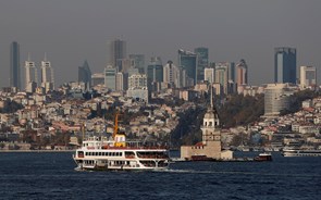 Centro comercial de império turco dos media arrestado por incumprimento de dívida