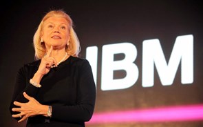 Ao fim de cinco trimestres a caírem, receitas da IBM voltam a crescer