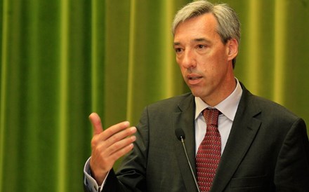 Ministro da Defesa testa positivo à covid-19