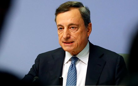 Draghi admite mitigar impacto da política de juros negativos do BCE