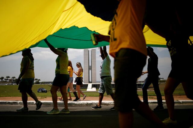 Eleições no Brasil: as urnas nas zonas costeiras já fecharam