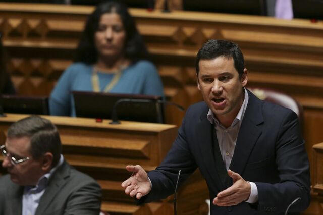 Governo defende margens limitadas nos combustíves. Direita quer menos impostos