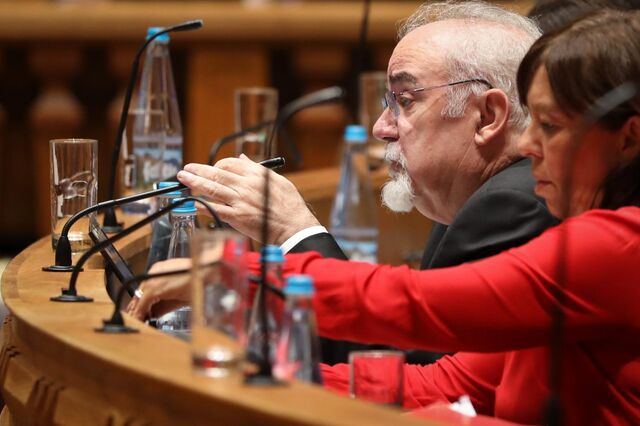 Vieira da Silva atira para o 'futuro” travão às pensões antecipadas