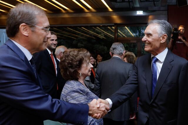 Passos promete 'dizer e juntar' muitas coisas em complemento às memórias de Cavaco