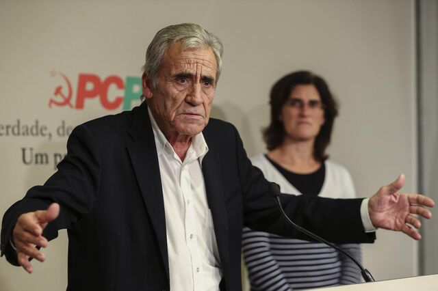 Líder do PCP diz que Governo quer 'apeadeiro' e 'aeroportozinho' no Montijo