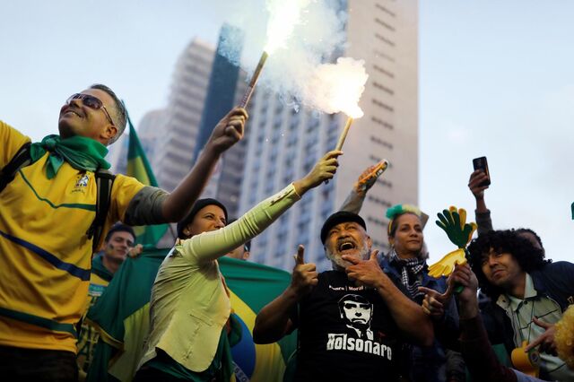 Bolsonaro ganha eleições e promete 'mudar o destino do Brasil'
