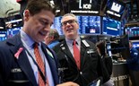 Wall Street encerra no verde. S&P 500 bate máximos históricos