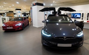Tesla circula por capitais têxteis de Portugal