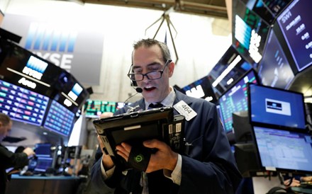 Estímulos económicos catapultam Wall Street