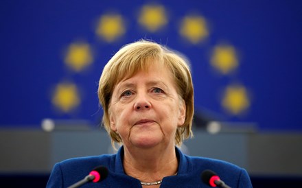 Merkel diz que UE fez importante oferta para desbloquear impasse no Brexit