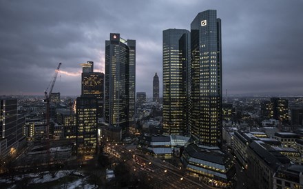 Deutsche Bank dispara mais de 4% e Commerzbank mais de 6% com fusão à vista