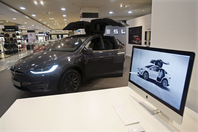 Tesla 'estaciona' nova loja no El Corte Inglés de Gaia