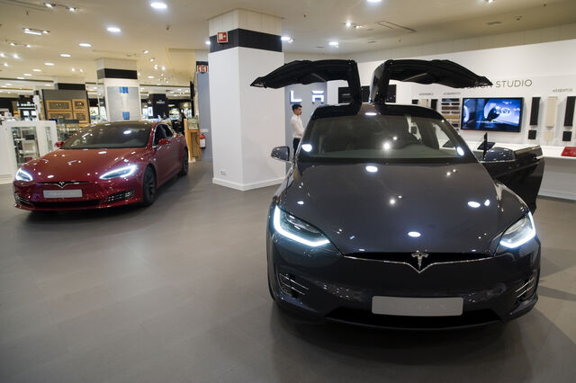 Tesla circula por capitais têxteis de Portugal