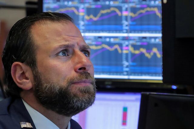 Itália bate o pé a Bruxelas e agita bolsas. Petróleo recupera de queda acentuada