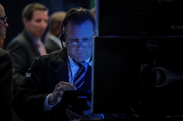 Wall Street sem tendência após ausência de medidas económicas no Estado da União