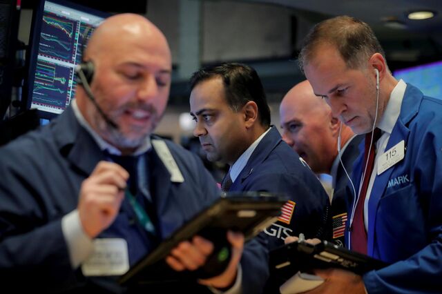 Wall Street no vermelho a poucas horas do aumento de tarifas