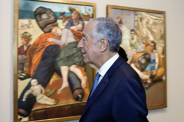 Marcelo aprecia diploma sobre professores no dia a seguir ao Natal