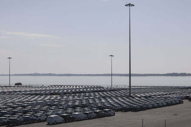 Estivadores deixam Autoeuropa com oito mil carros reféns