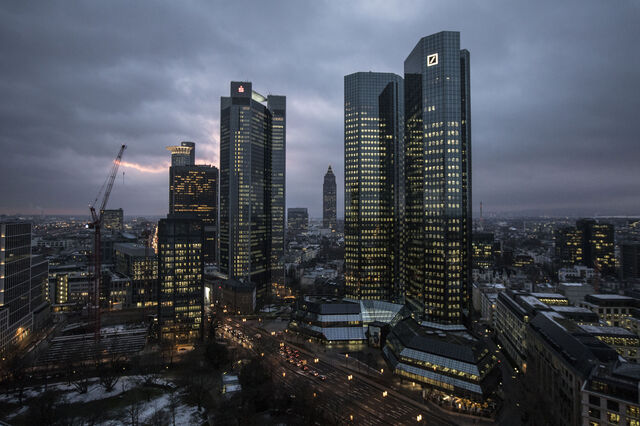 Fusão Deutsche Bank-Commerzbank pode cortar 10 mil postos de trabalho em Frankfurt