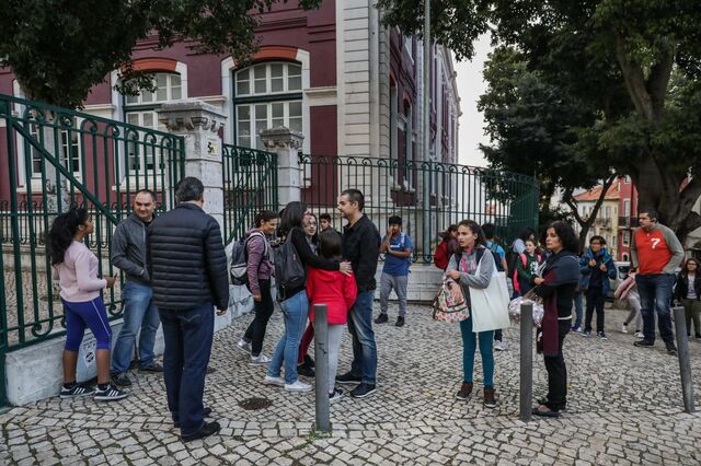 Quatro arguidos por alegadas irregularidades em contratos de manutenção de escolas