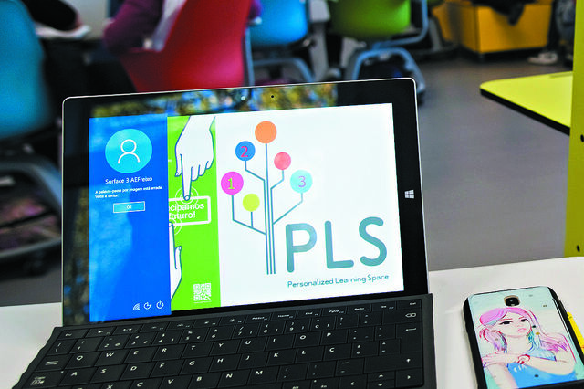 Educação: Escola digital dá lição a alunos, professores e editoras
