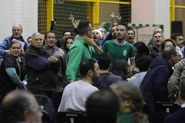 AG do Sporting perturbada por grupo ruidoso de sócios defensores de Bruno de Carvalho