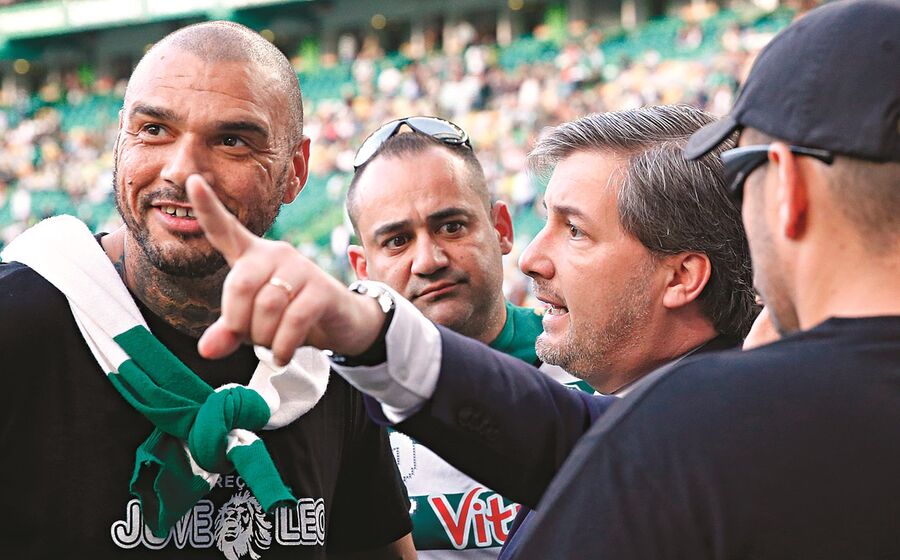 Bruno de Carvalho com Mustafá, líder da Juve Leo, em Alvalade