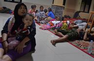 Vítimas do tsunami retiradas para um local seguro