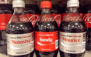 Nomes em garrafas de Coca-Cola geram lucro para fintech