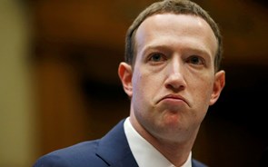 Apagão do Facebook provocado por problemas internos de configuração. Mercados reagem em queda